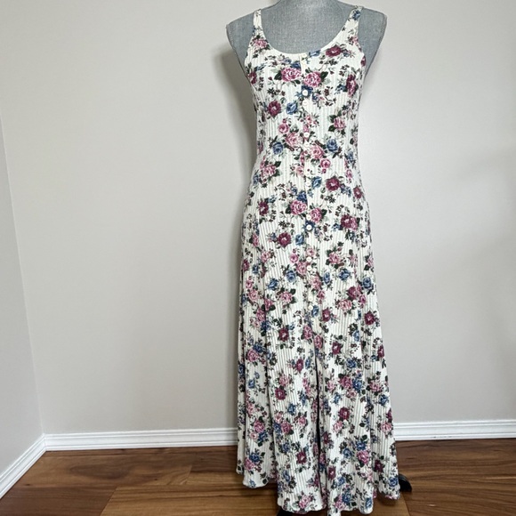 Floral Sleeveless Maxi Dress - Picture 5 of 14